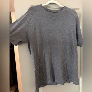 Lululemon Large Men’s Athletic gym shirt gray